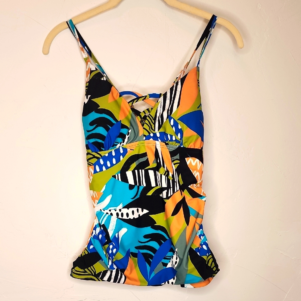 NWT SZ S AQUA COUTURE bathingsuit top    C33